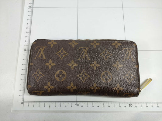LOUIS VUITTON Monogram Zippy Wallet