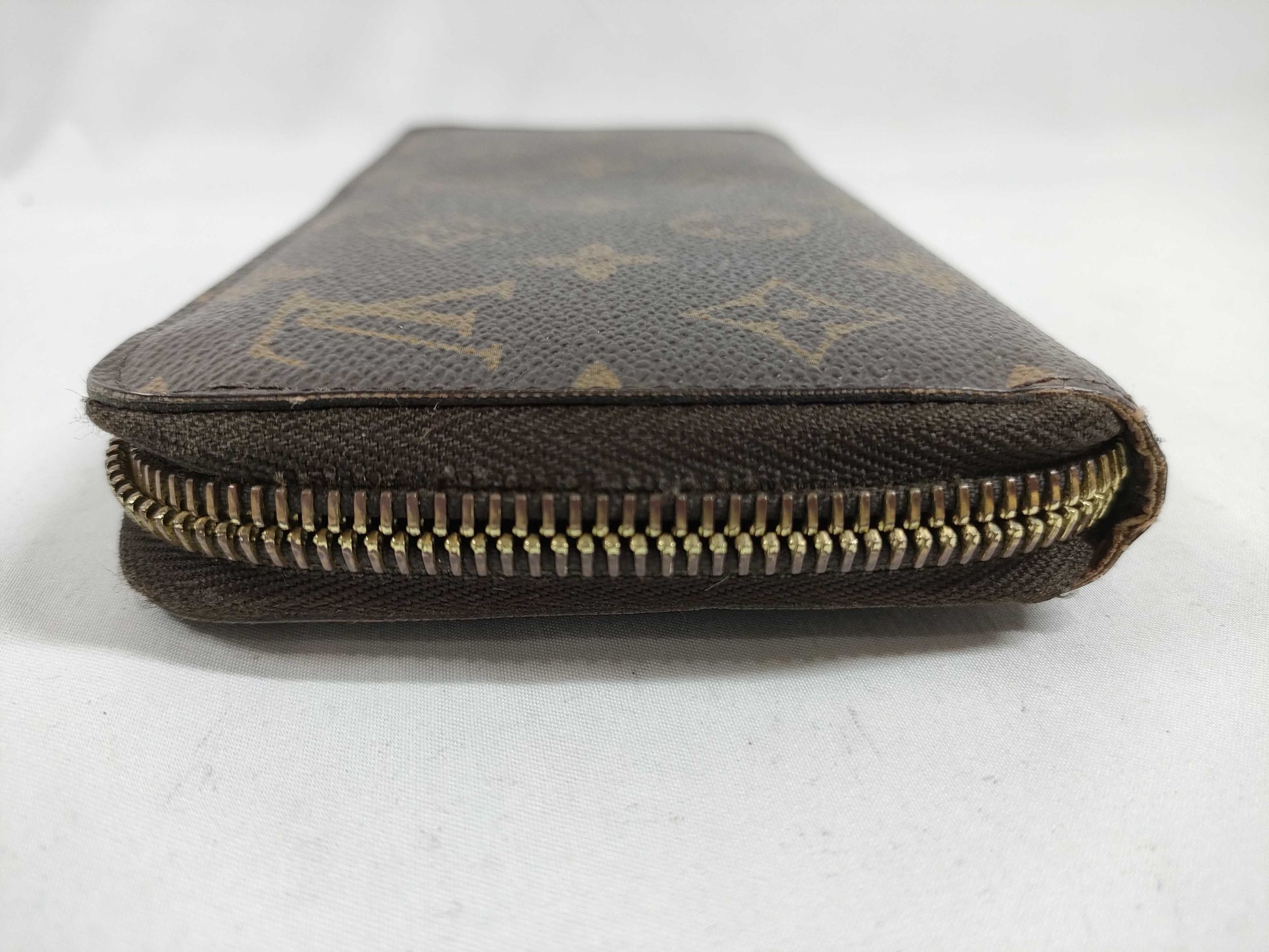 LOUIS VUITTON Monogram Zippy Wallet