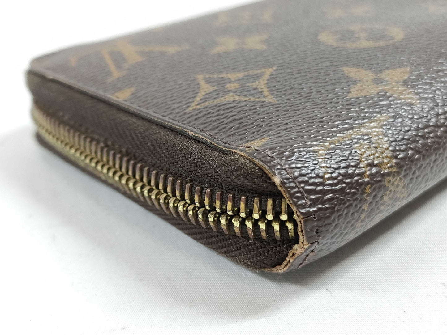 LOUIS VUITTON Monogram Zippy Wallet