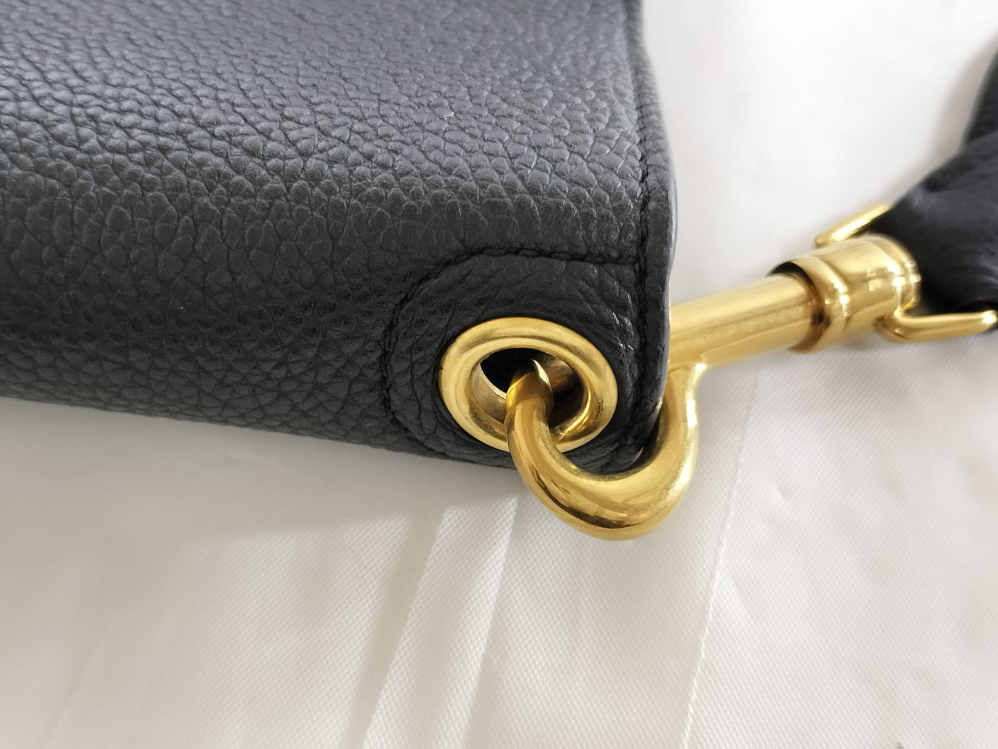 CELINE Sangle Bucket Shoulder Bag