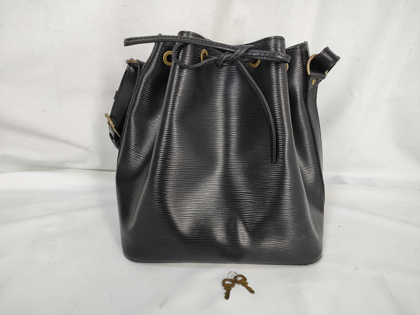 LOUIS VUITTON Epi Noe BB Shoulder Bag