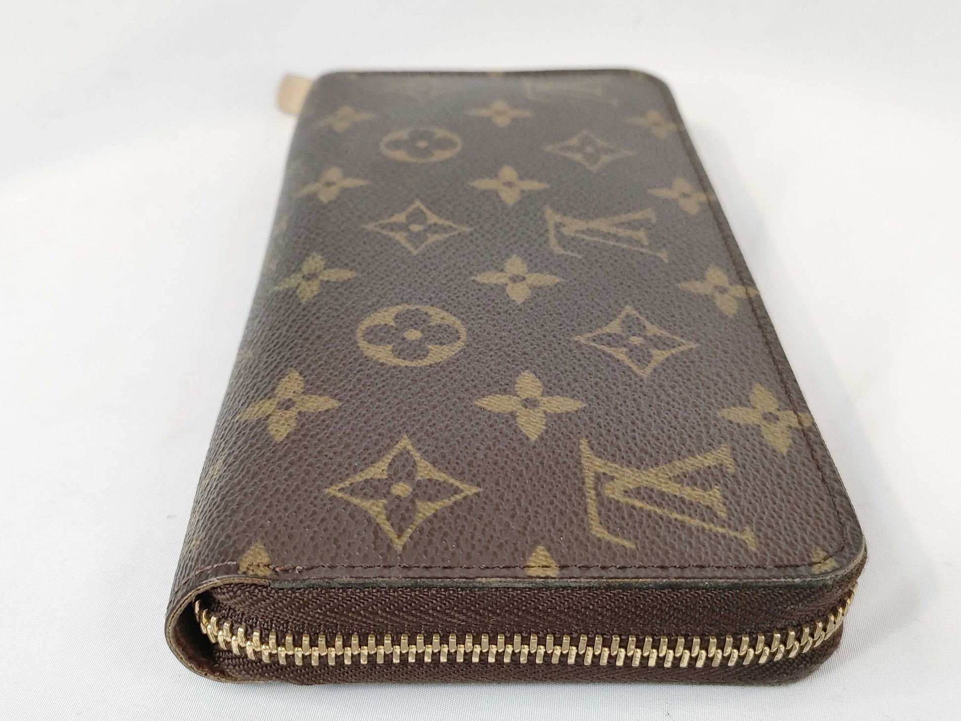 LOUIS VUITTON Monogram Zippy Wallet