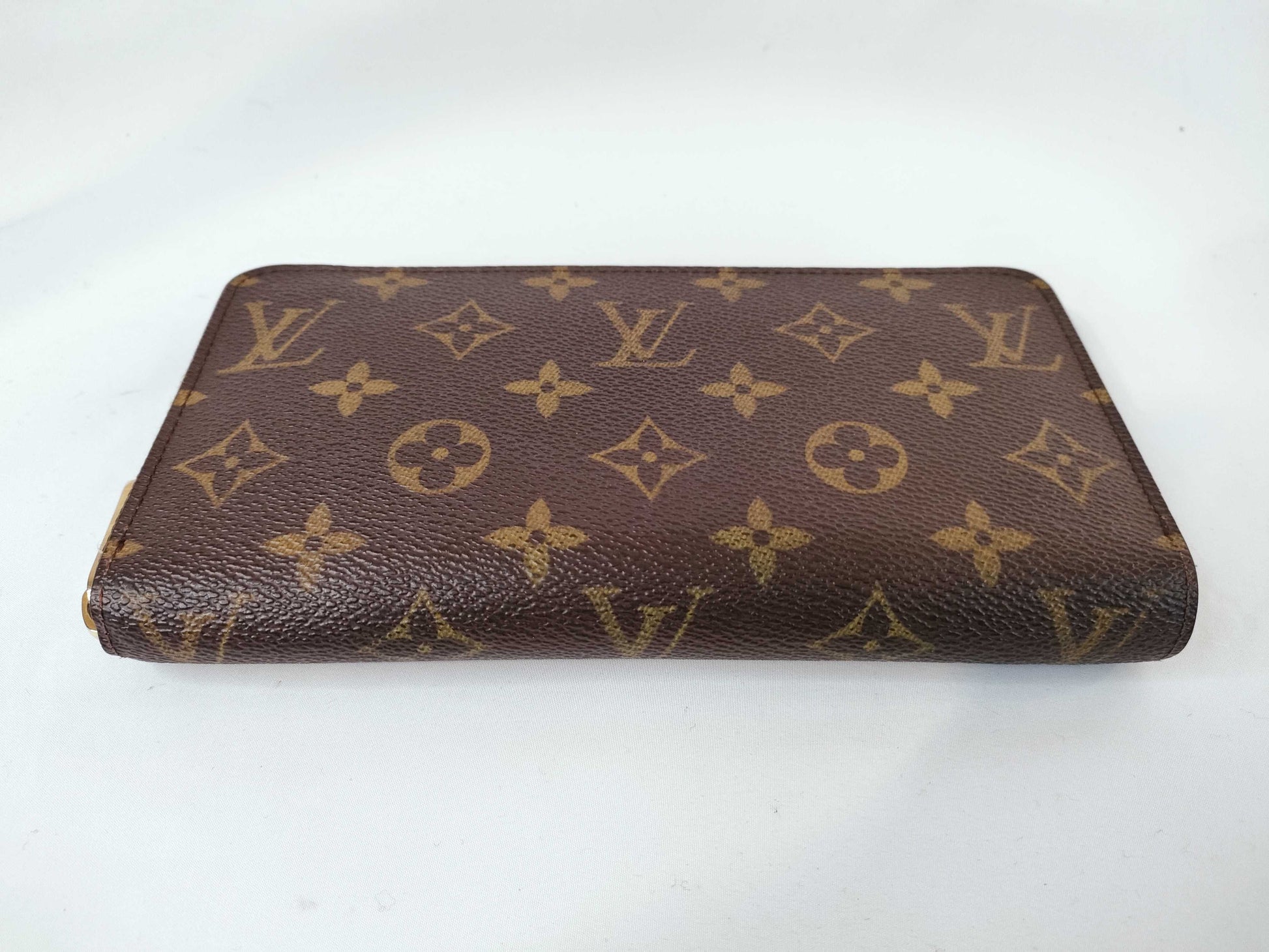 LOUIS VUITTON Monogram Zippy Wallet