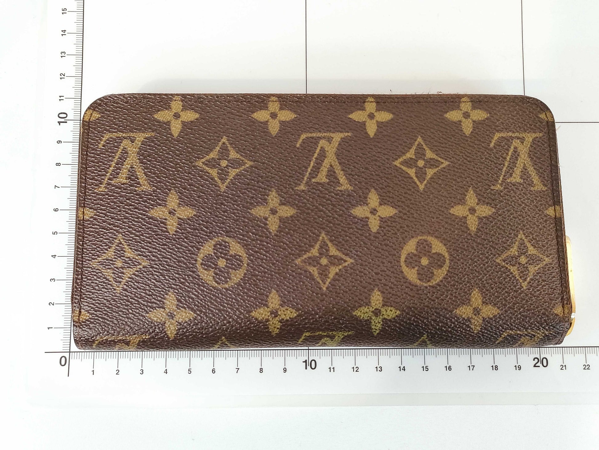 LOUIS VUITTON Monogram Zippy Wallet