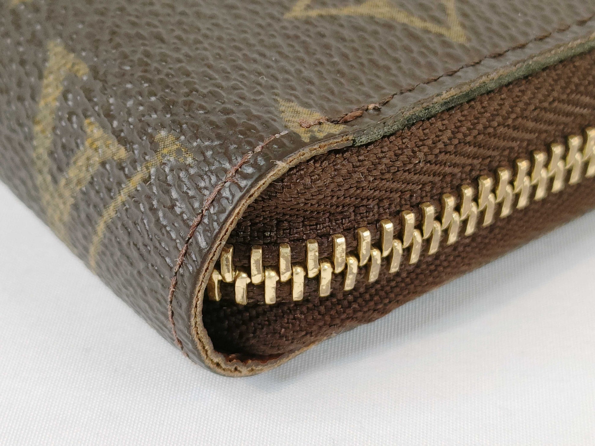 LOUIS VUITTON Monogram Zippy Wallet