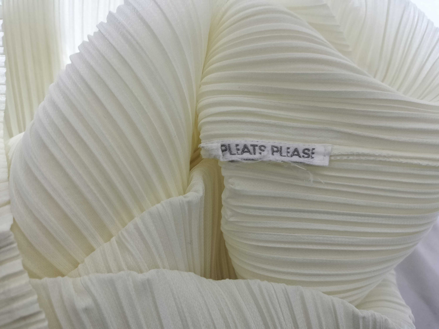 ISSEY MIYAKE pleats please long-sleeved white shirt