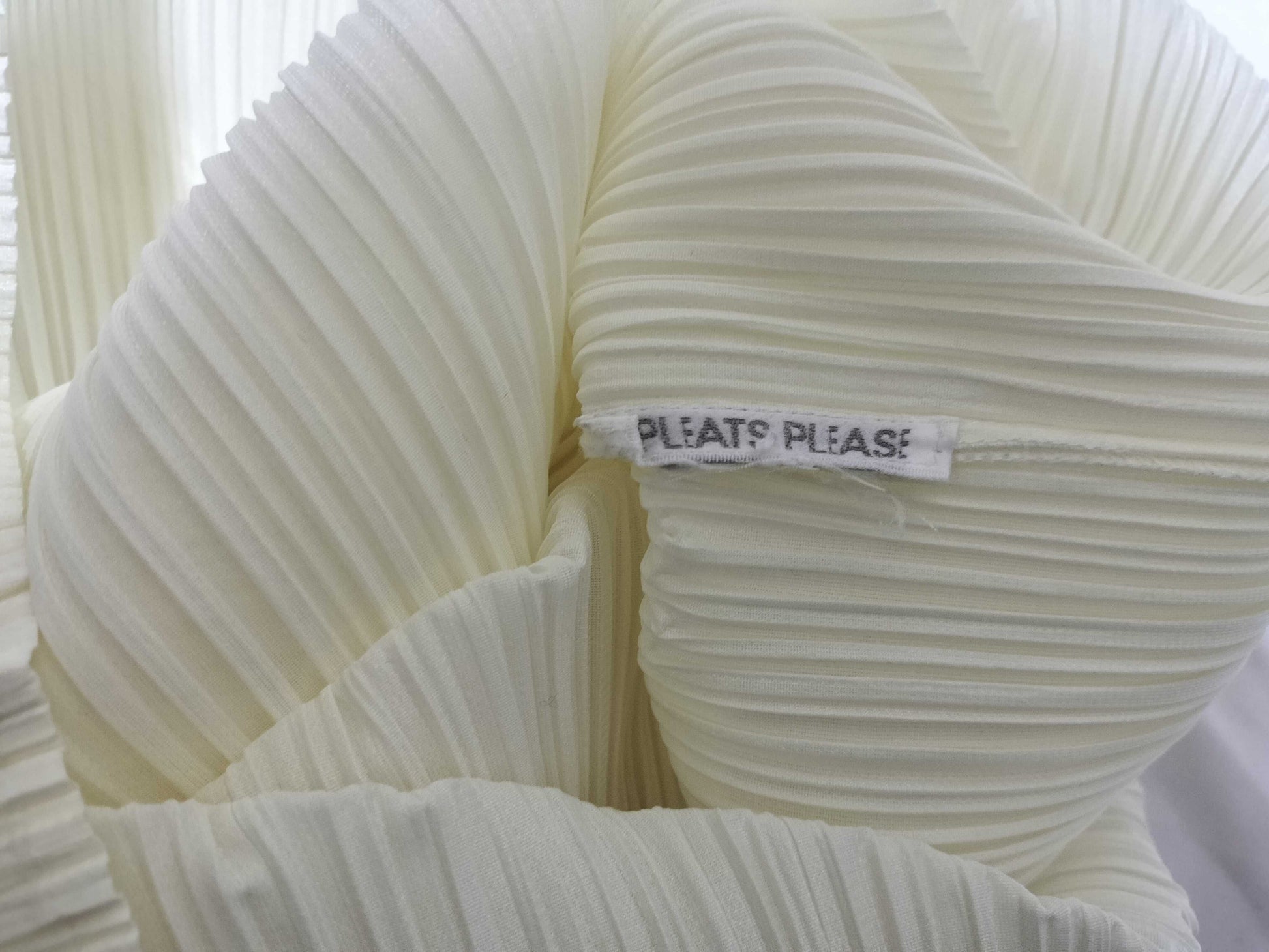ISSEY MIYAKE pleats please long-sleeved white shirt