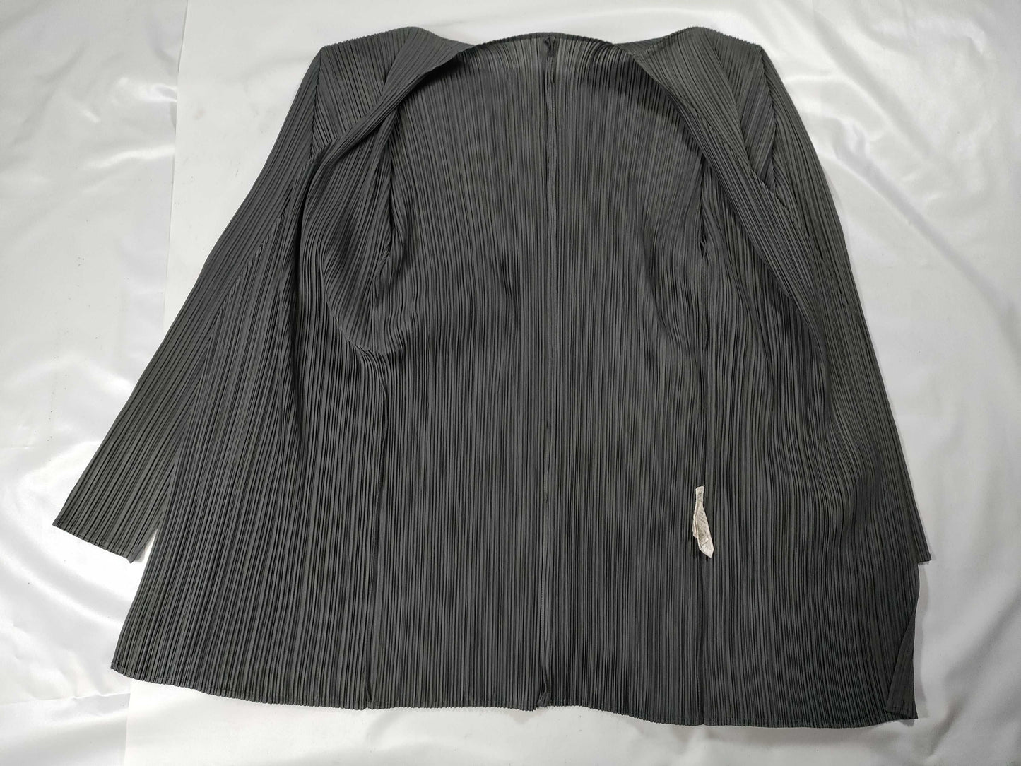 ISSEY MIYAKE Pleats Please Plain Cardigan Gray Top