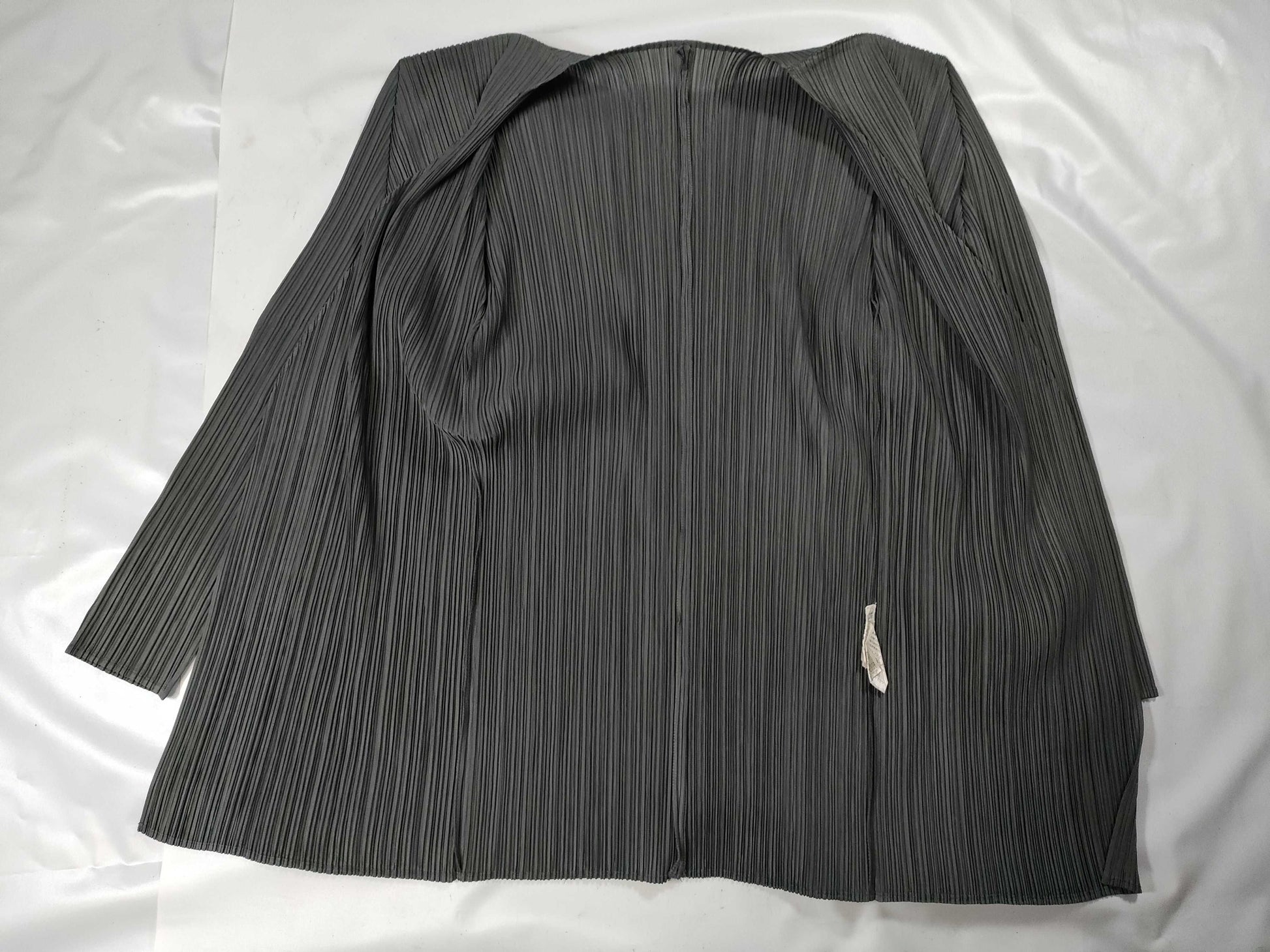 ISSEY MIYAKE Pleats Please Plain Cardigan Gray Top