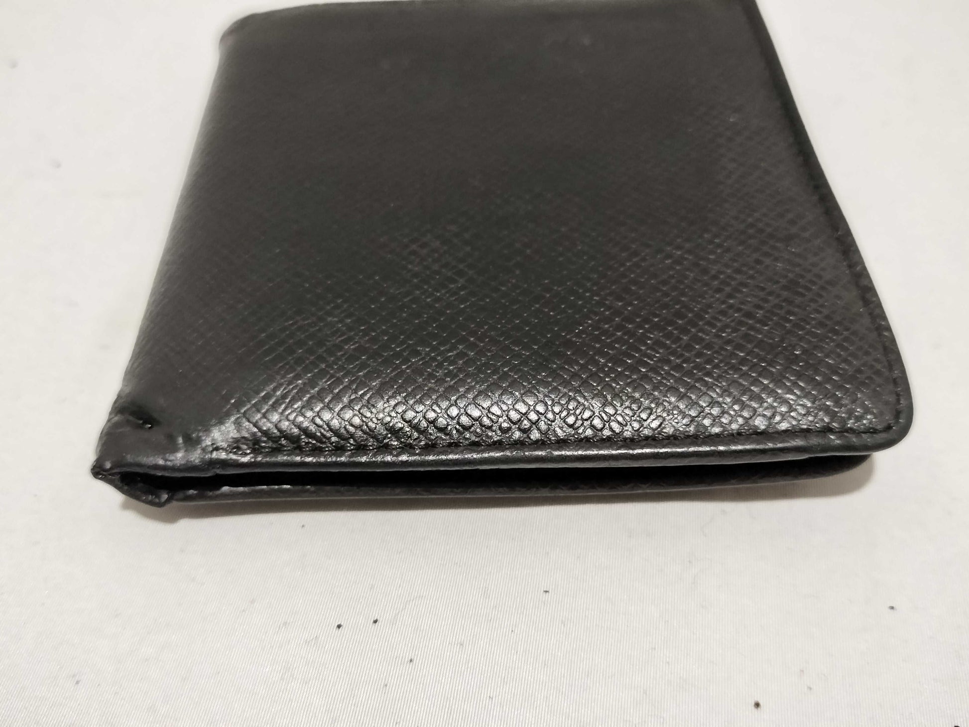 LOUIS VUITTON Taiga Porte Carte Credit Wallet