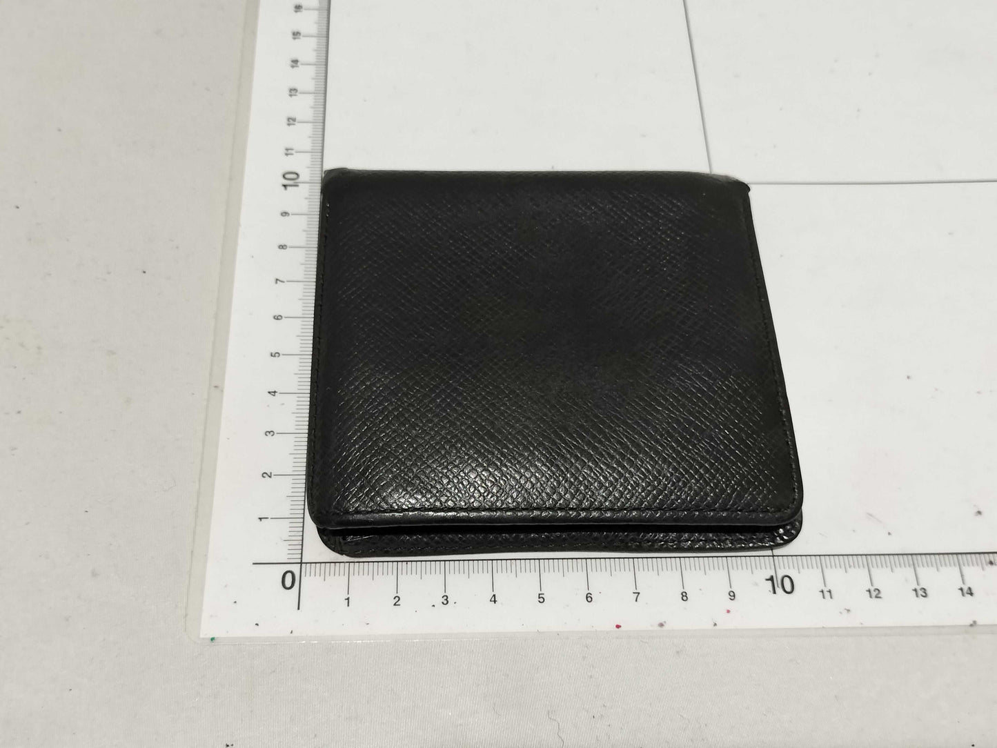 LOUIS VUITTON Taiga Porte Carte Credit Wallet