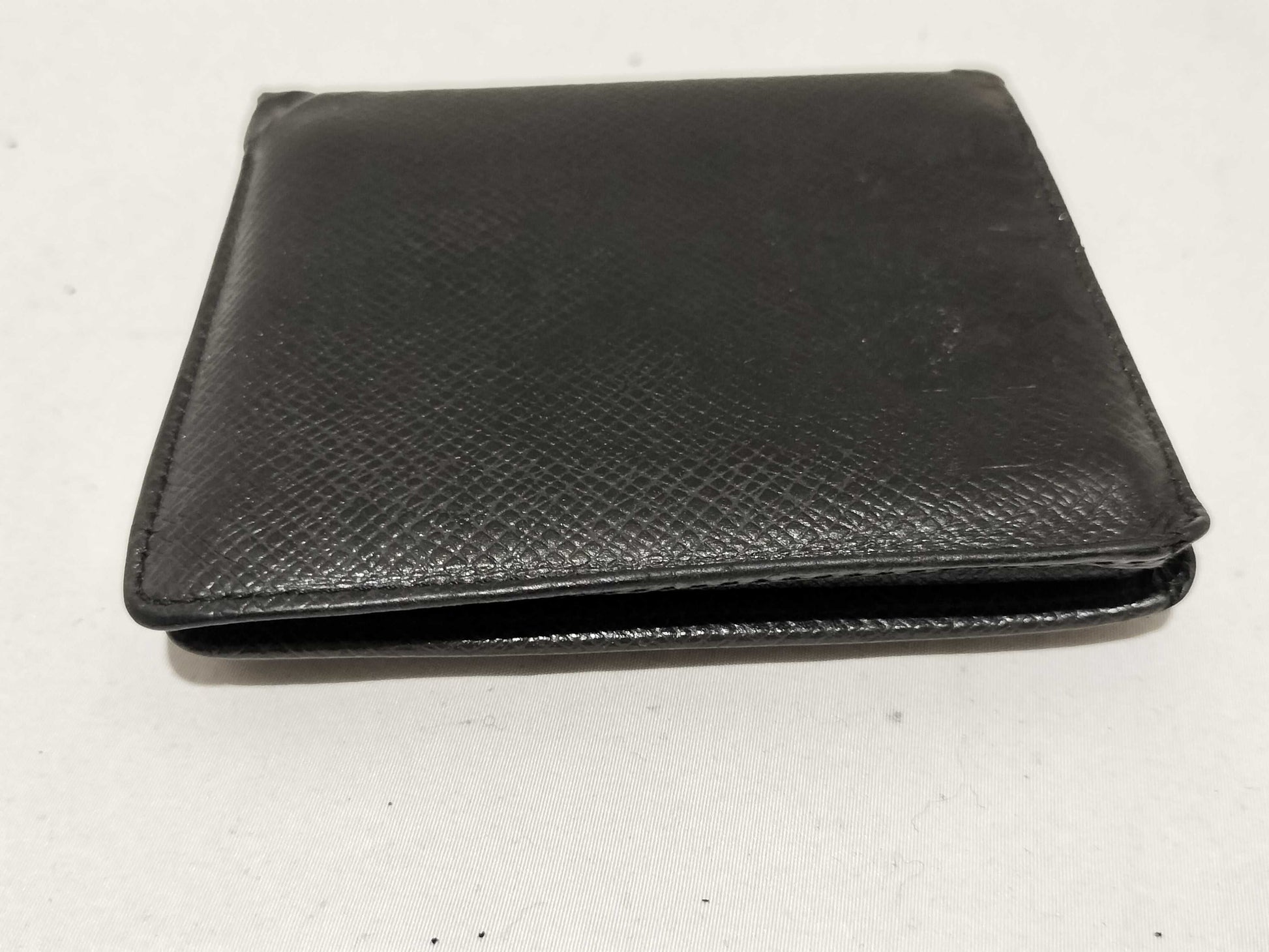 LOUIS VUITTON Taiga Porte Carte Credit Wallet