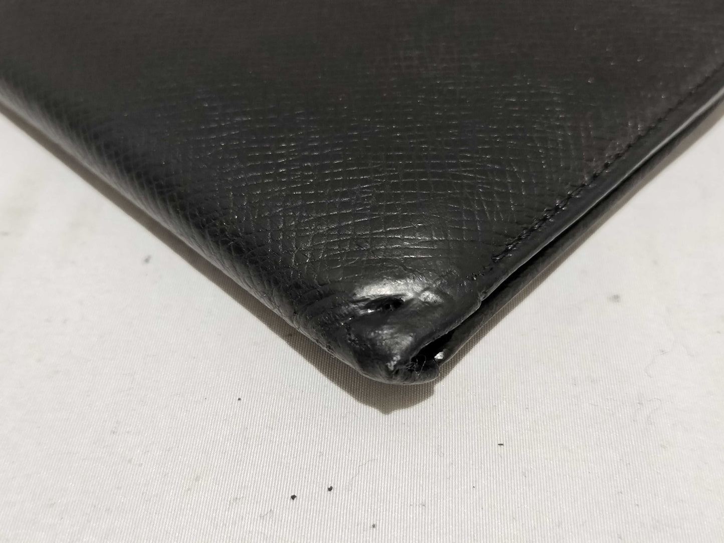 LOUIS VUITTON Taiga Porte Carte Credit Wallet