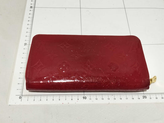 LOUIS VUITTON Vernis Zippy Wallet