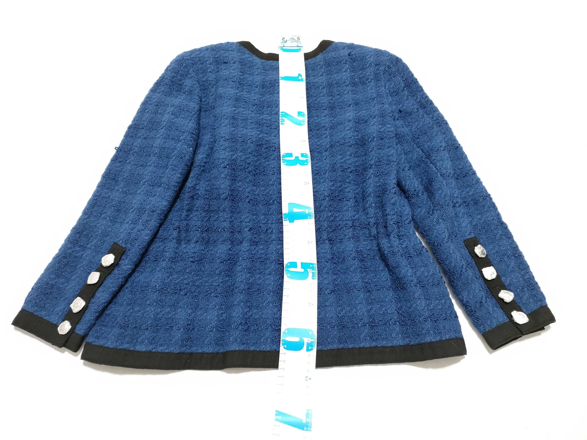 CHANEL BOUTIQUE Tweed No-Collar Button Jacket