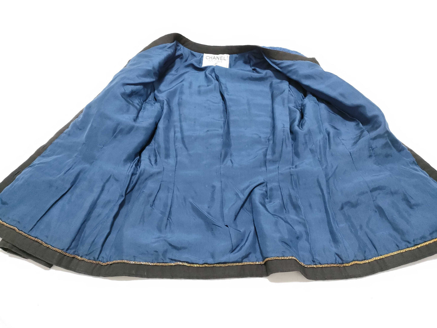 CHANEL BOUTIQUE Tweed No-Collar Button Jacket