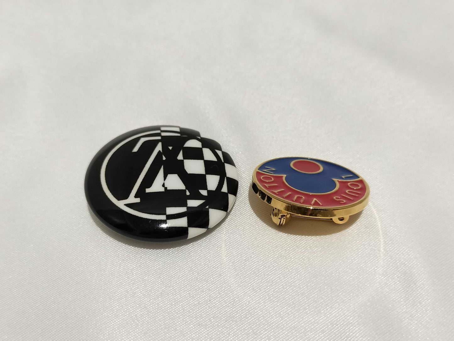 LOUIS VUITTON pin badge/2 pieces Other accessories