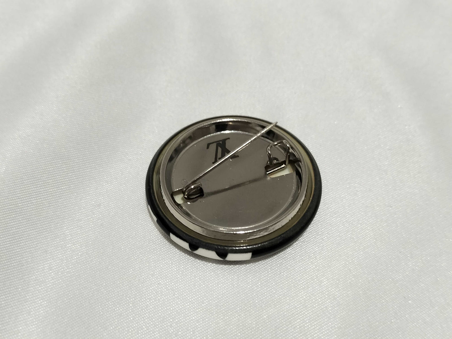 LOUIS VUITTON pin badge/2 pieces Other accessories