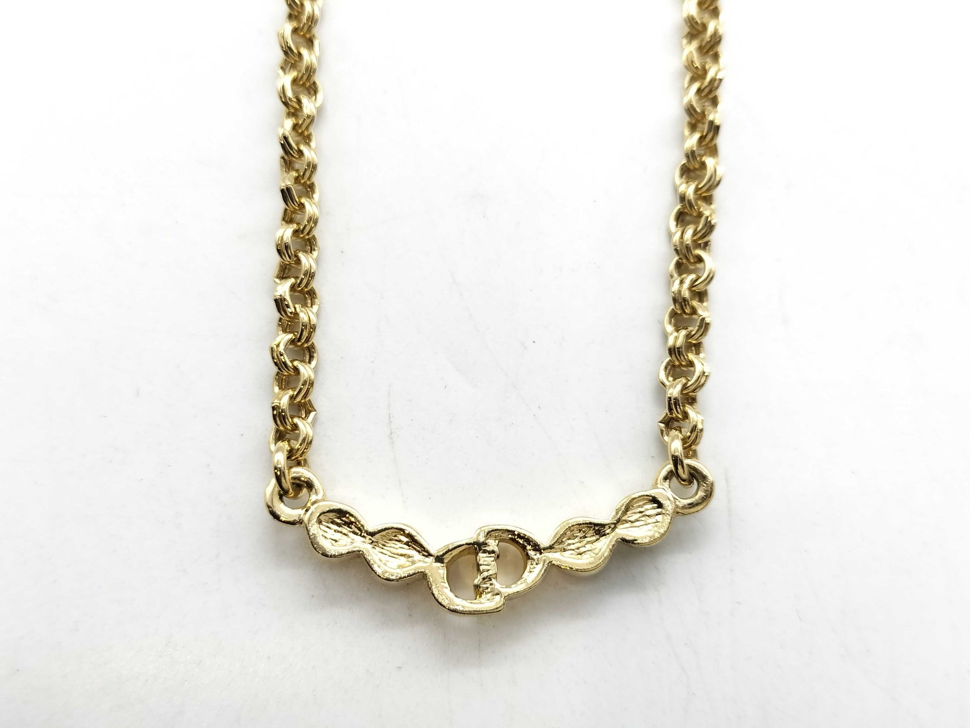Dior logo necklace necklace