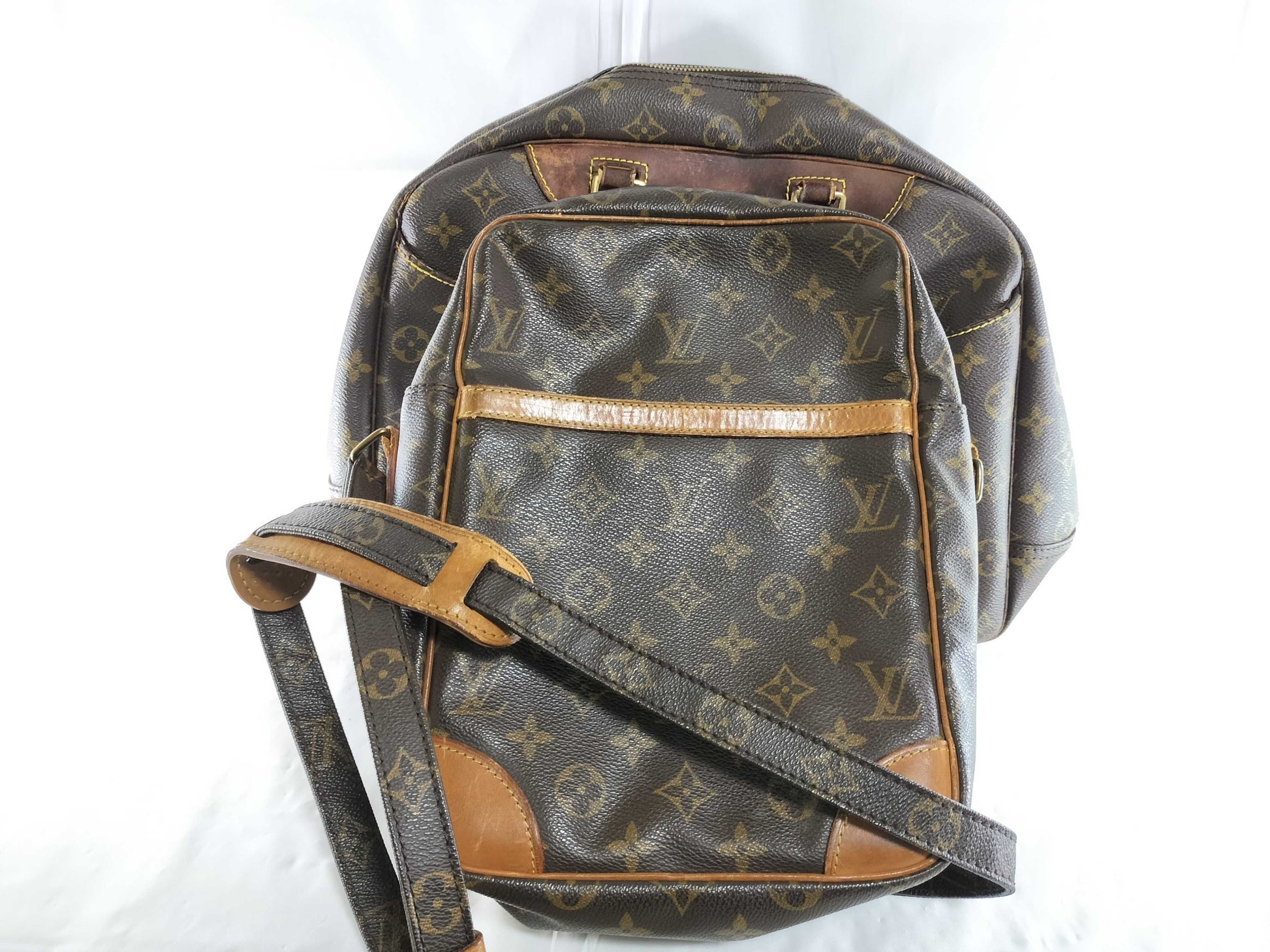 LOUIS VUITTON Monogram Danube and 4 other shoulder bags