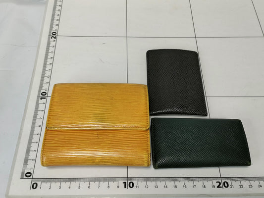 LOUIS VUITTON Taiga Epi Multicle 4-Row/Etui Carte des Visites Toilette Wallet