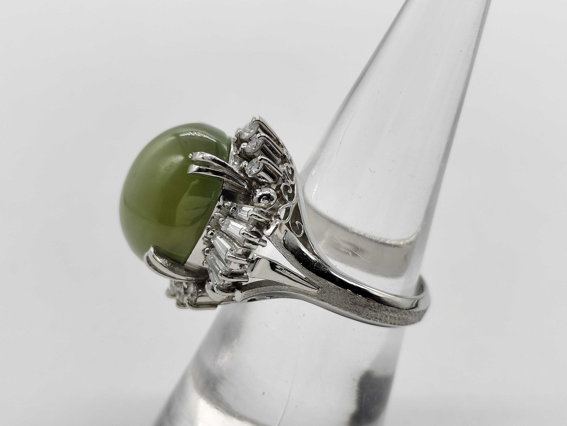 Nephrite Cat's Eye 9.60ct D0.80ct PT900 12.3g Ring