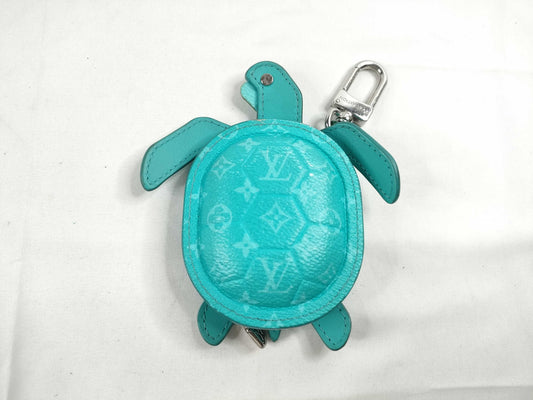 LOUIS VUITTON Monogram Turtle Charm