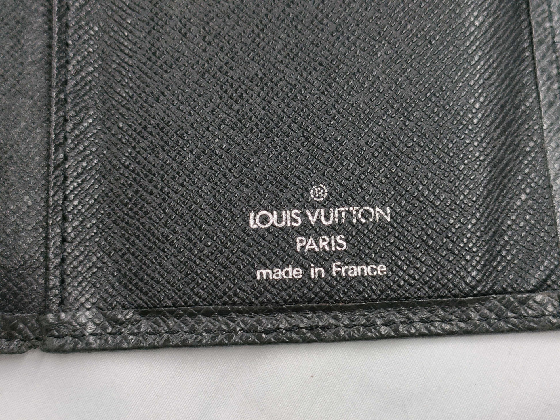 LOUIS VUITTON Taiga M32572 Portefeuille Brazza Wallet