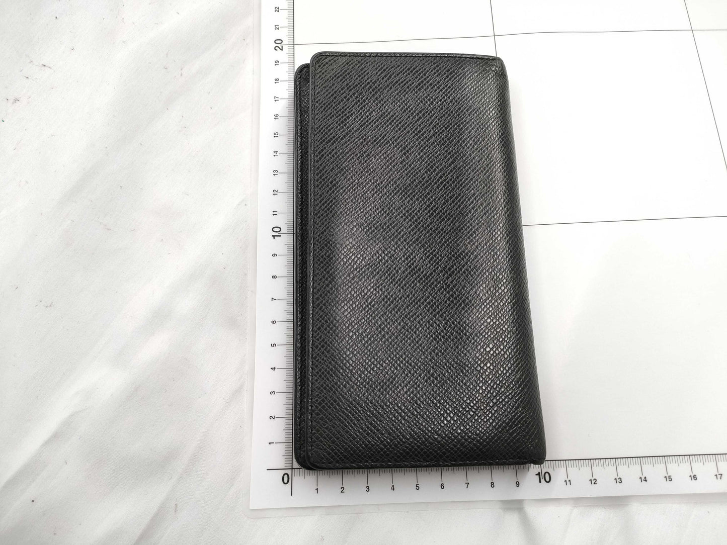 LOUIS VUITTON Taiga M32572 Portefeuille Brazza Wallet