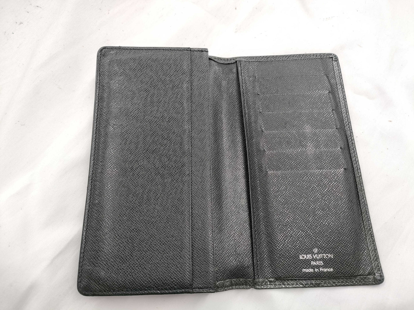 LOUIS VUITTON Taiga M32572 Portefeuille Brazza Wallet