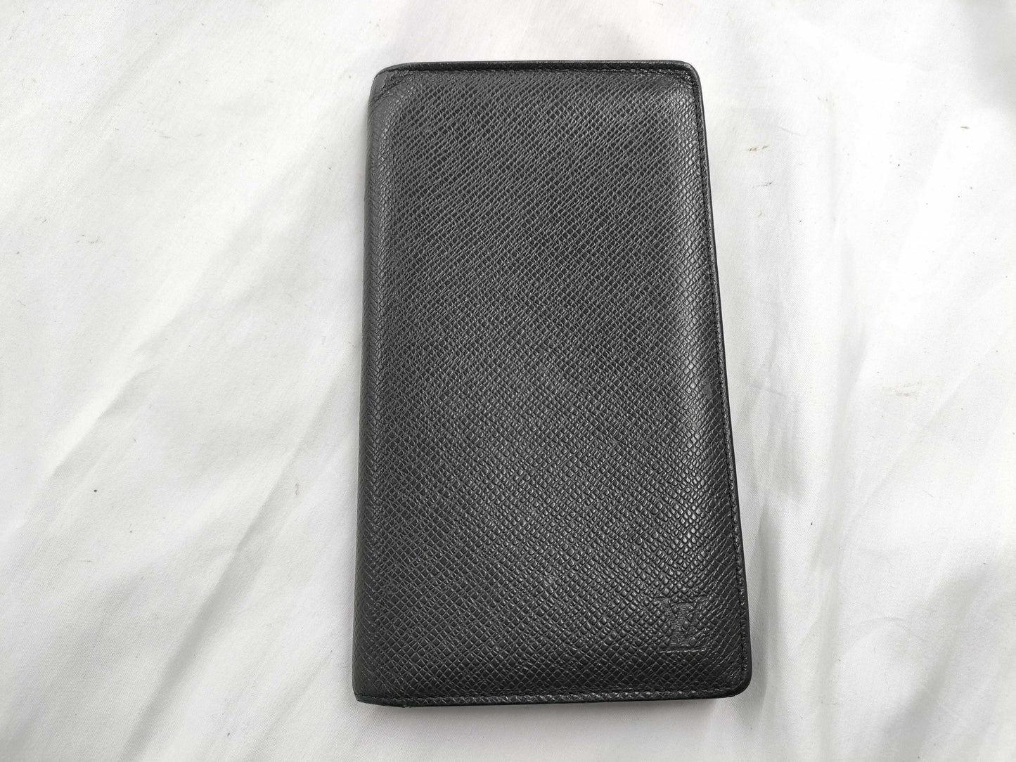 LOUIS VUITTON Taiga M32572 Portefeuille Brazza Wallet