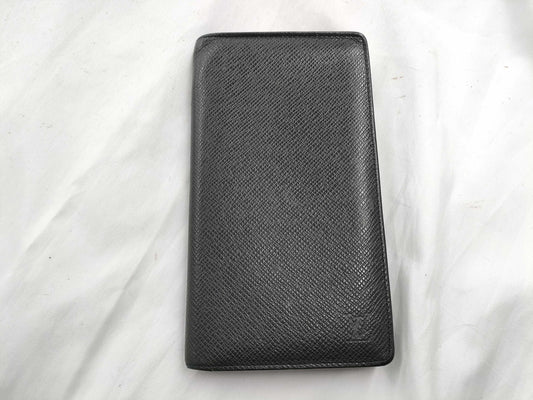 LOUIS VUITTON Taiga M32572 Portefeuille Brazza Wallet