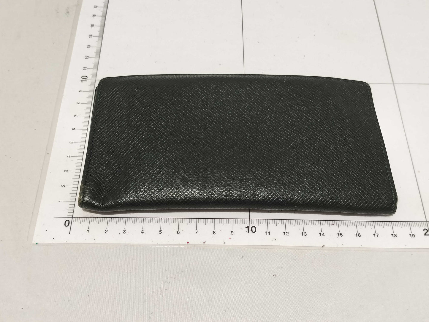 LOUIS VUITTON Taiga Porte-Valeur Carte Credit Wallet