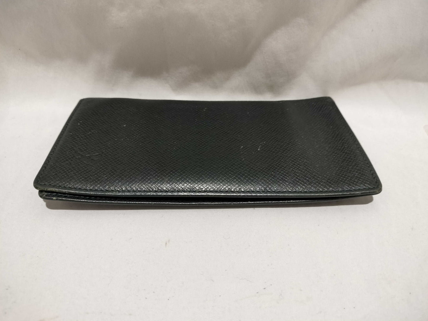 LOUIS VUITTON Taiga Porte-Valeur Carte Credit Wallet