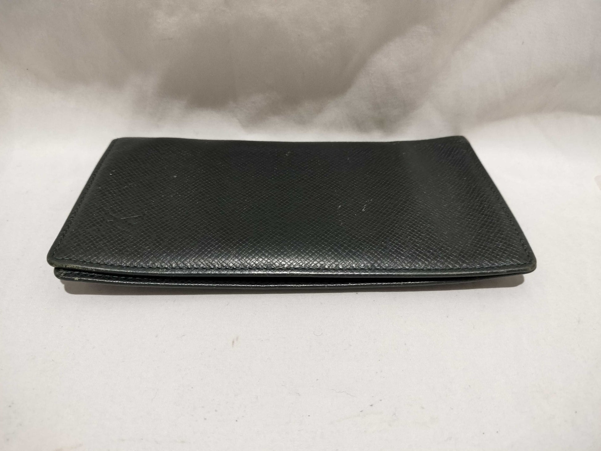 LOUIS VUITTON Taiga Porte-Valeur Carte Credit Wallet