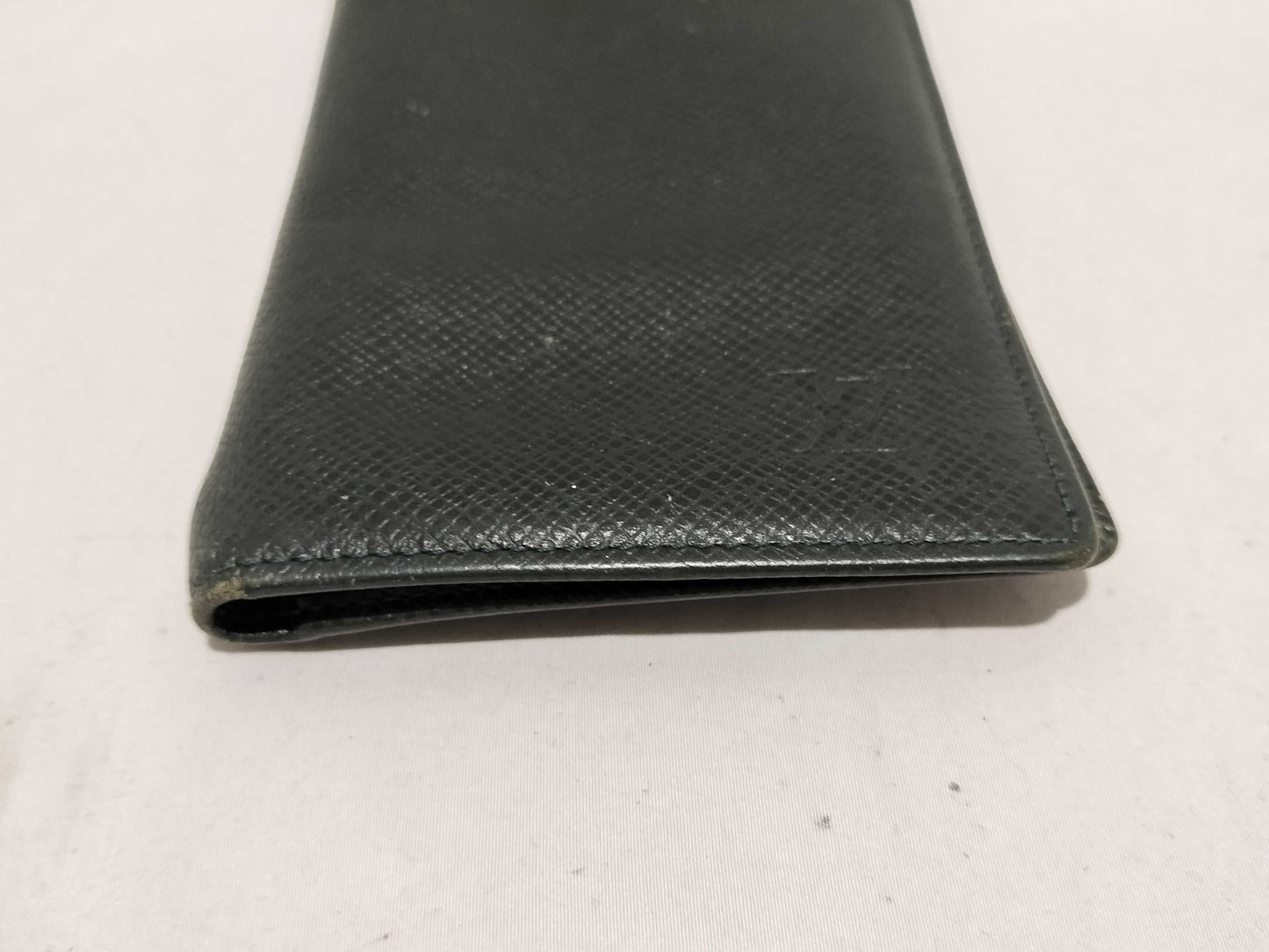 LOUIS VUITTON Taiga Porte-Valeur Carte Credit Wallet