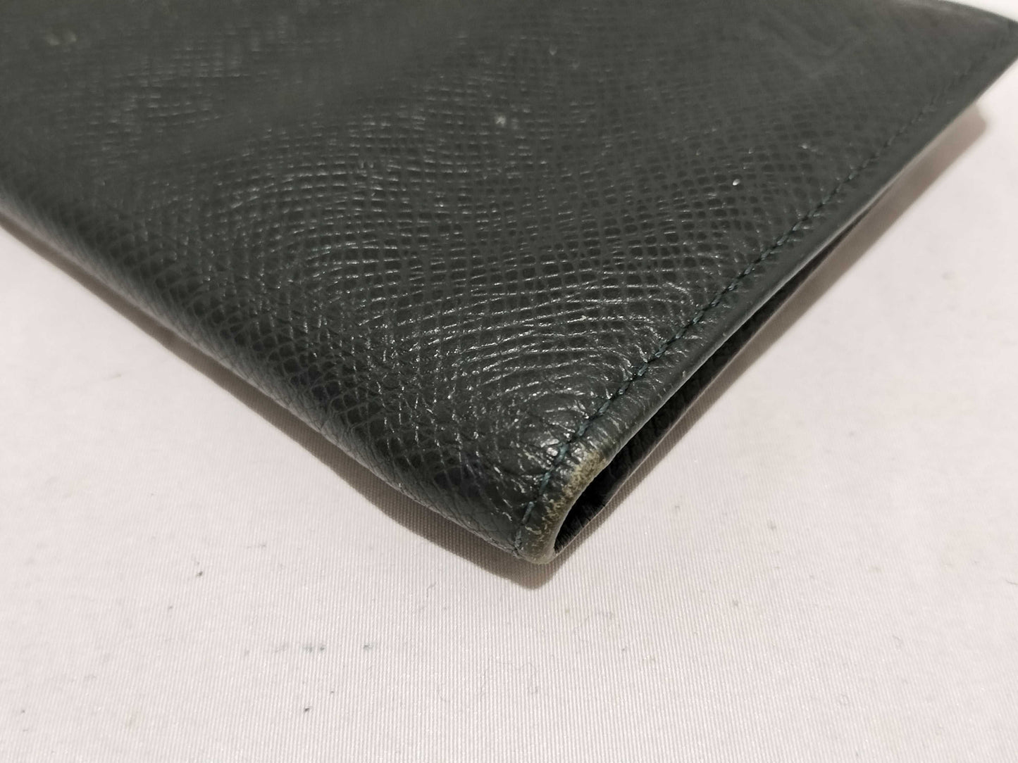 LOUIS VUITTON Taiga Porte-Valeur Carte Credit Wallet