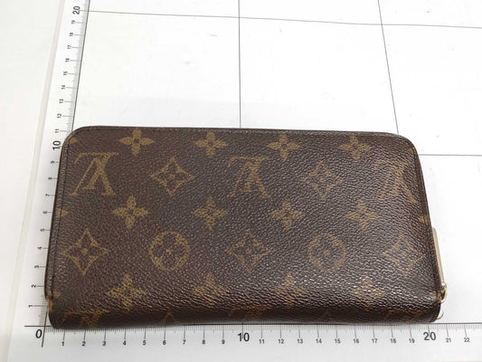 LOUIS VUITTON Monogram Zippy Wallet Wallet