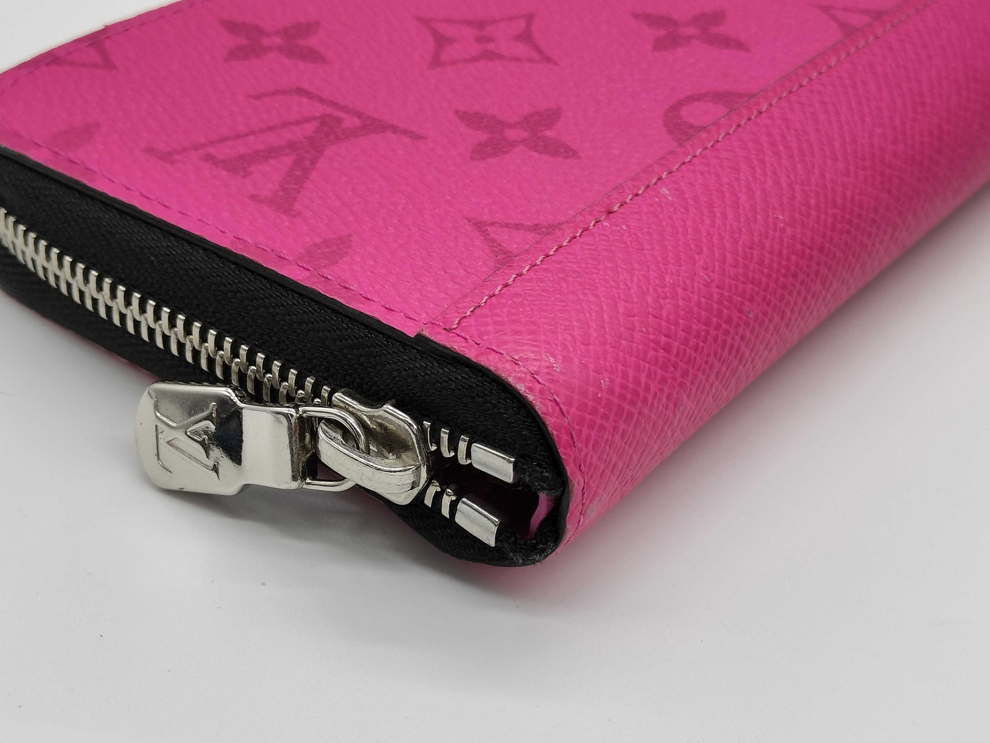 LOUIS VUITTON Taiga Llama M30780 Zippy Wallet Vertical Wallet