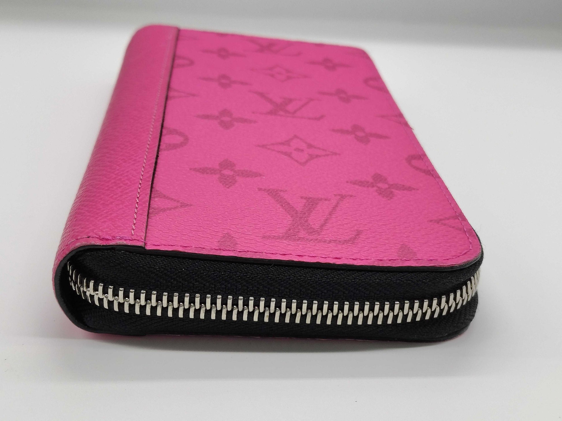 LOUIS VUITTON Taiga Llama M30780 Zippy Wallet Vertical Wallet