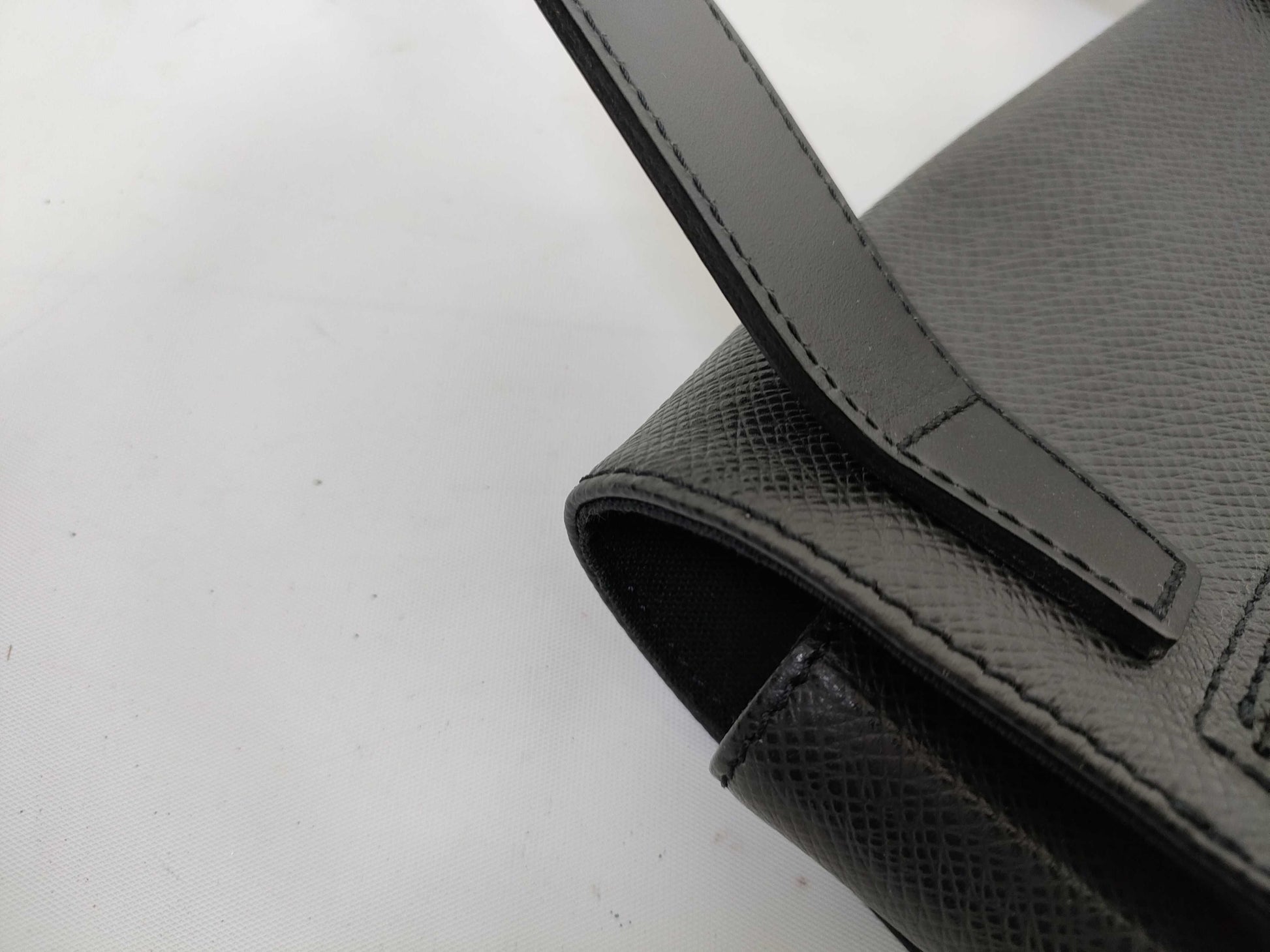 LOUIS VUITTON Taiga Saratov Shoulder Bag