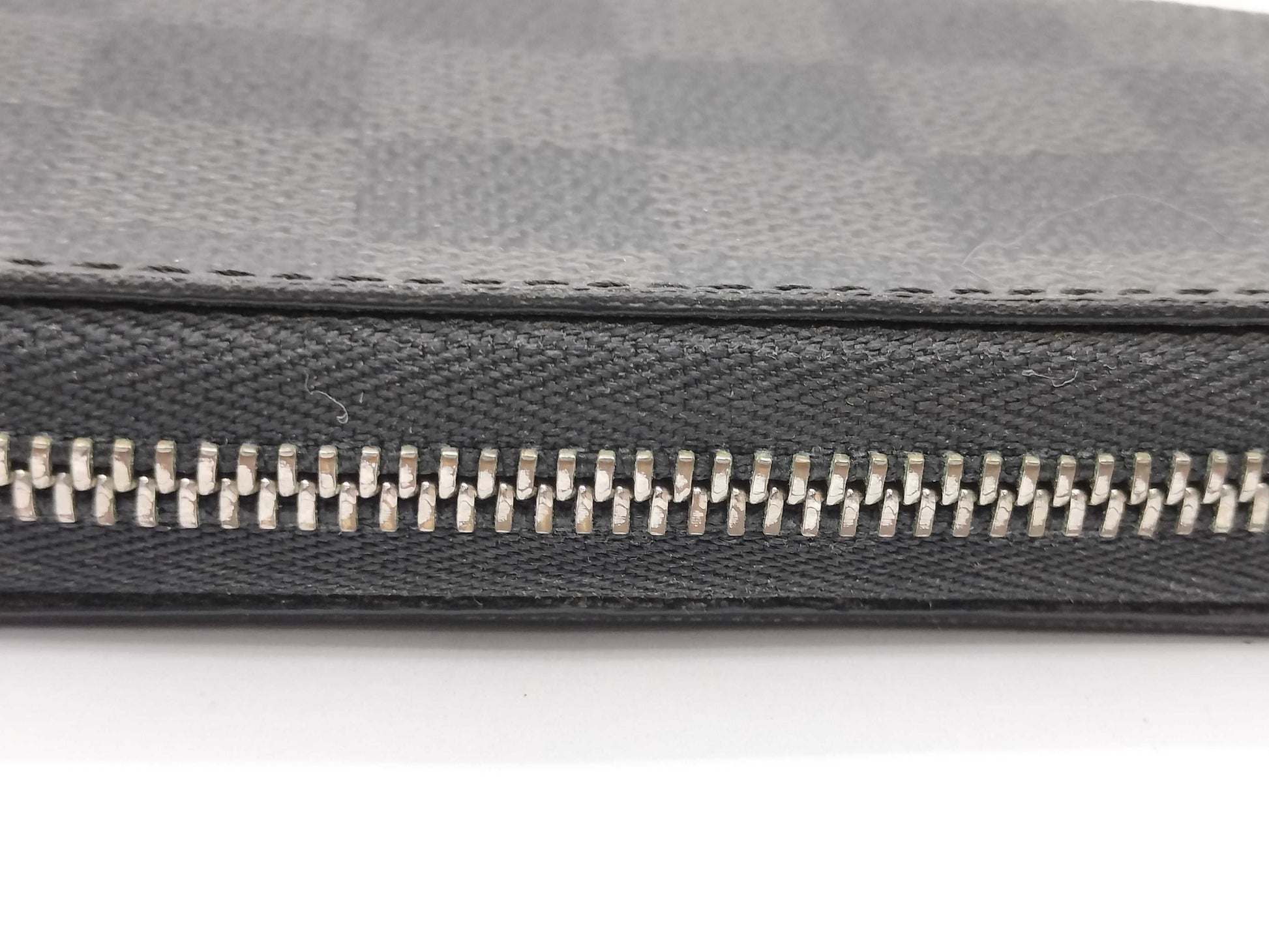 LOUIS VUITTON Damier Graphite Zippy Coin Purse