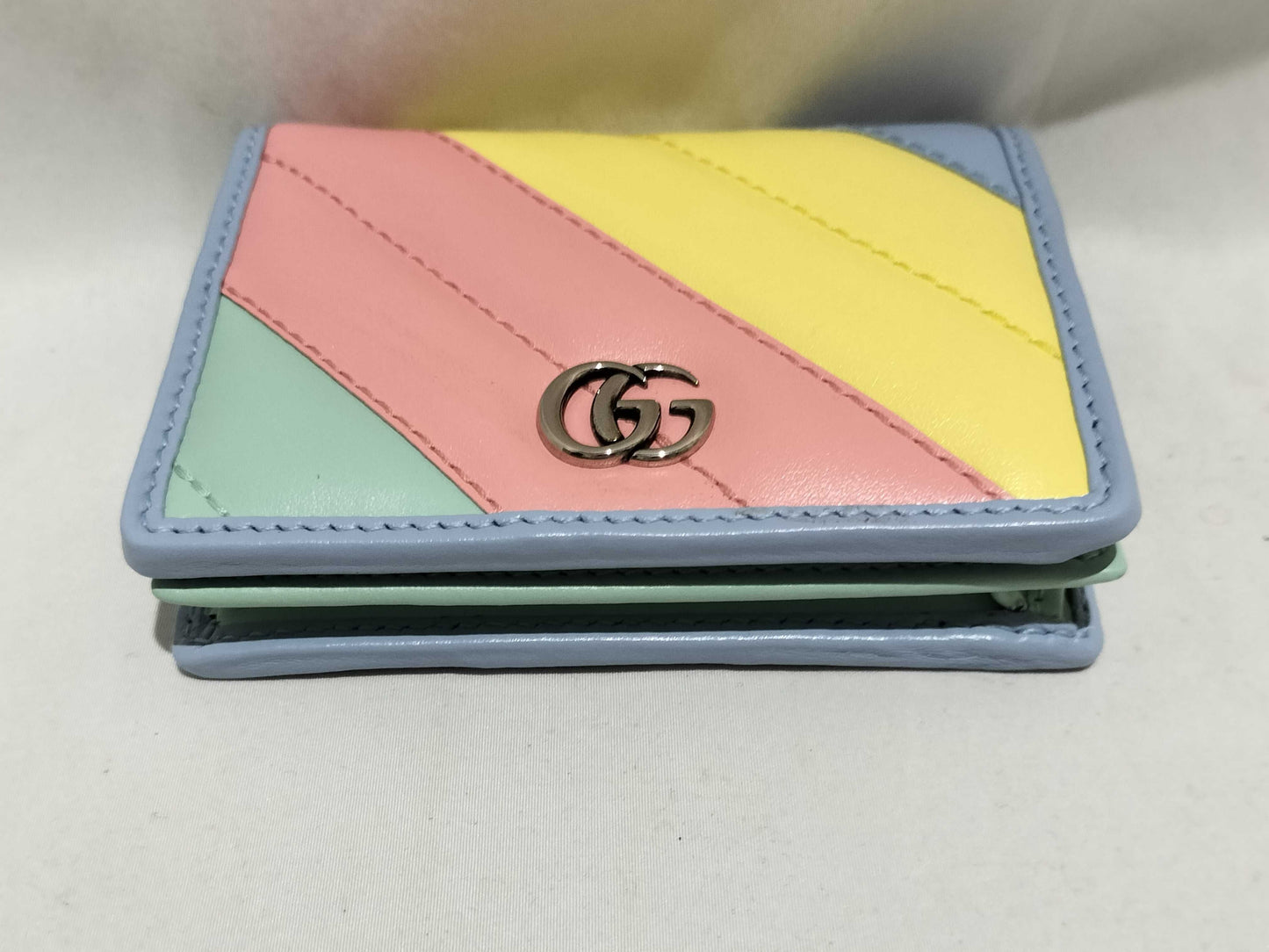GUCCI 466492 GG Marmont Quilted Bi-fold Wallet in Multicolor
