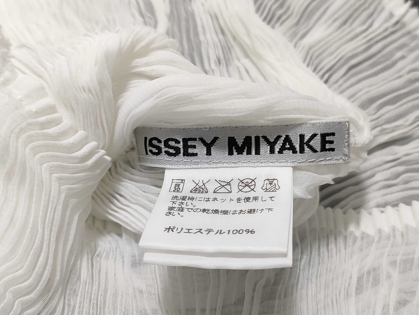 ISSEY MIYAKE Pleated Tops Tops