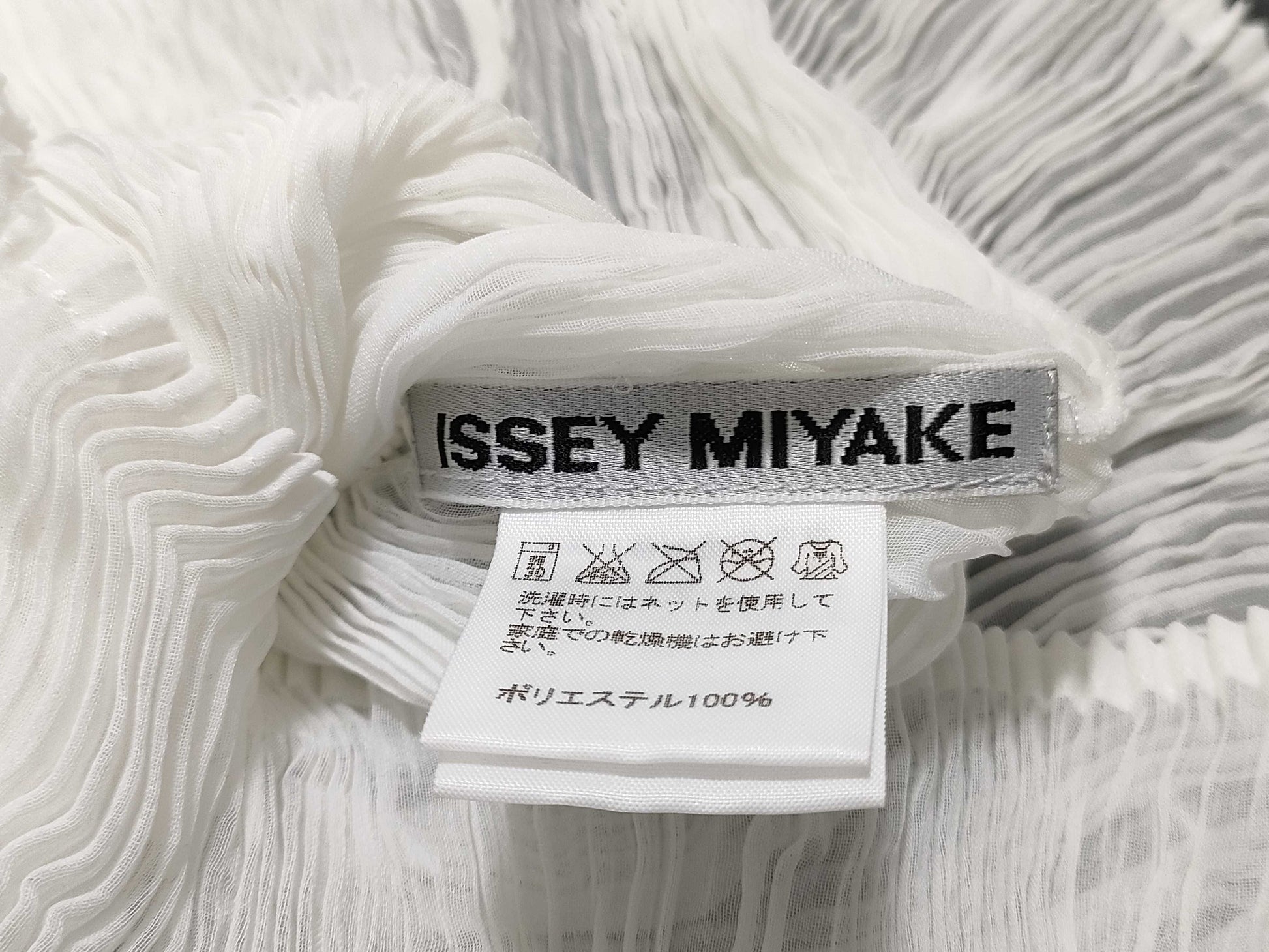 ISSEY MIYAKE Pleated Tops Tops