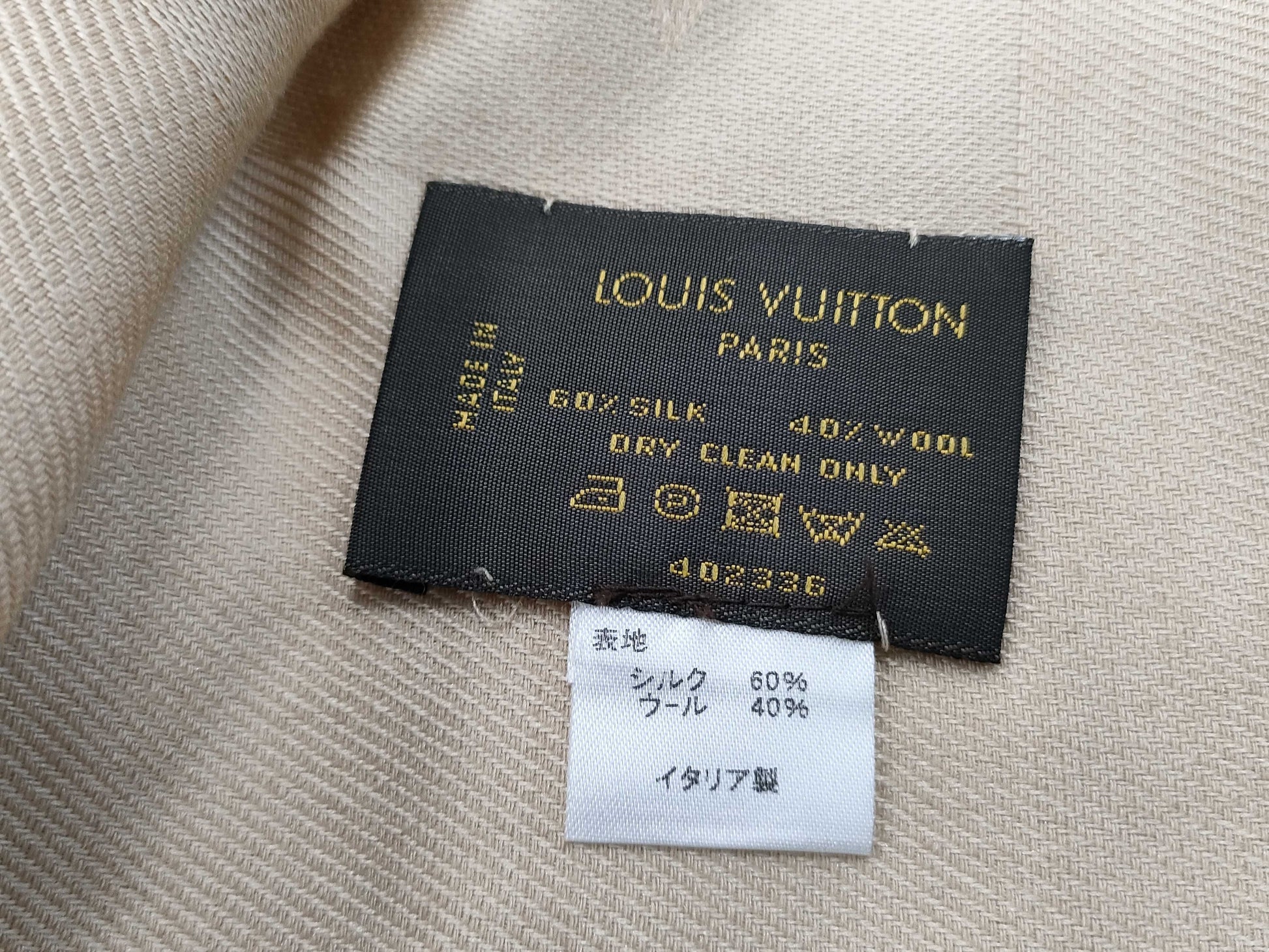 LOUIS VUITTON Stole and other accessories
