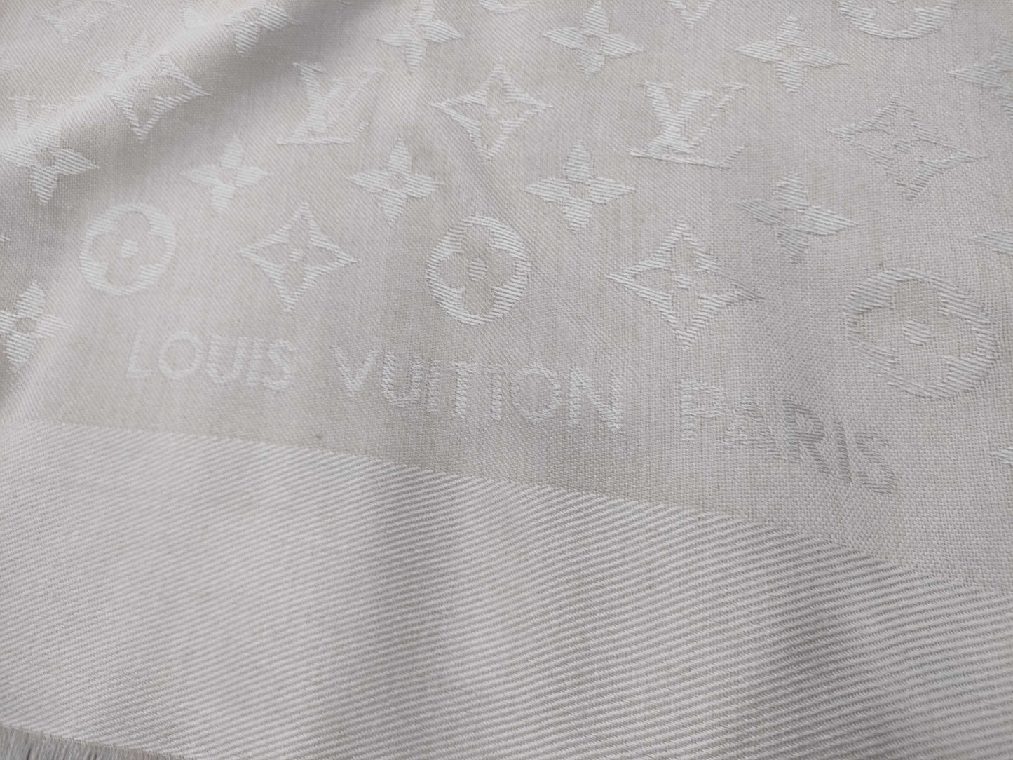 LOUIS VUITTON Stole and other accessories