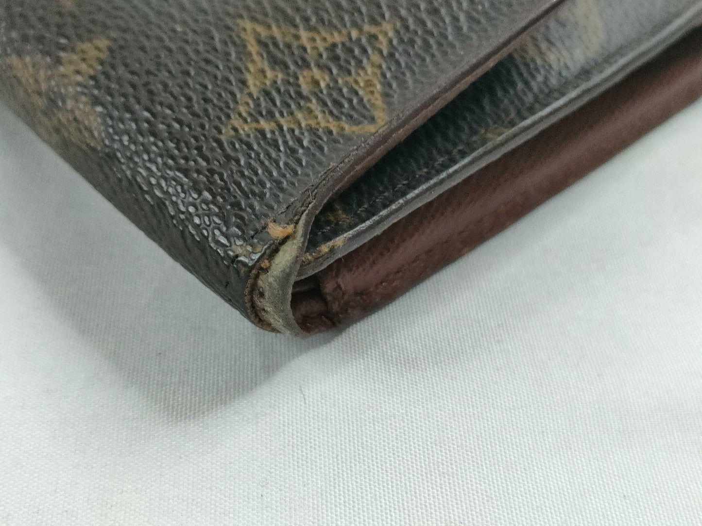 LOUIS VUITTON Monogram Wallet/Chanel Stone Wallet