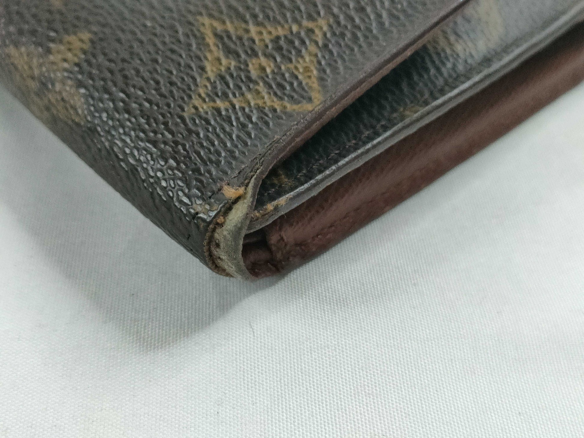 LOUIS VUITTON Monogram Wallet/Chanel Stone Wallet