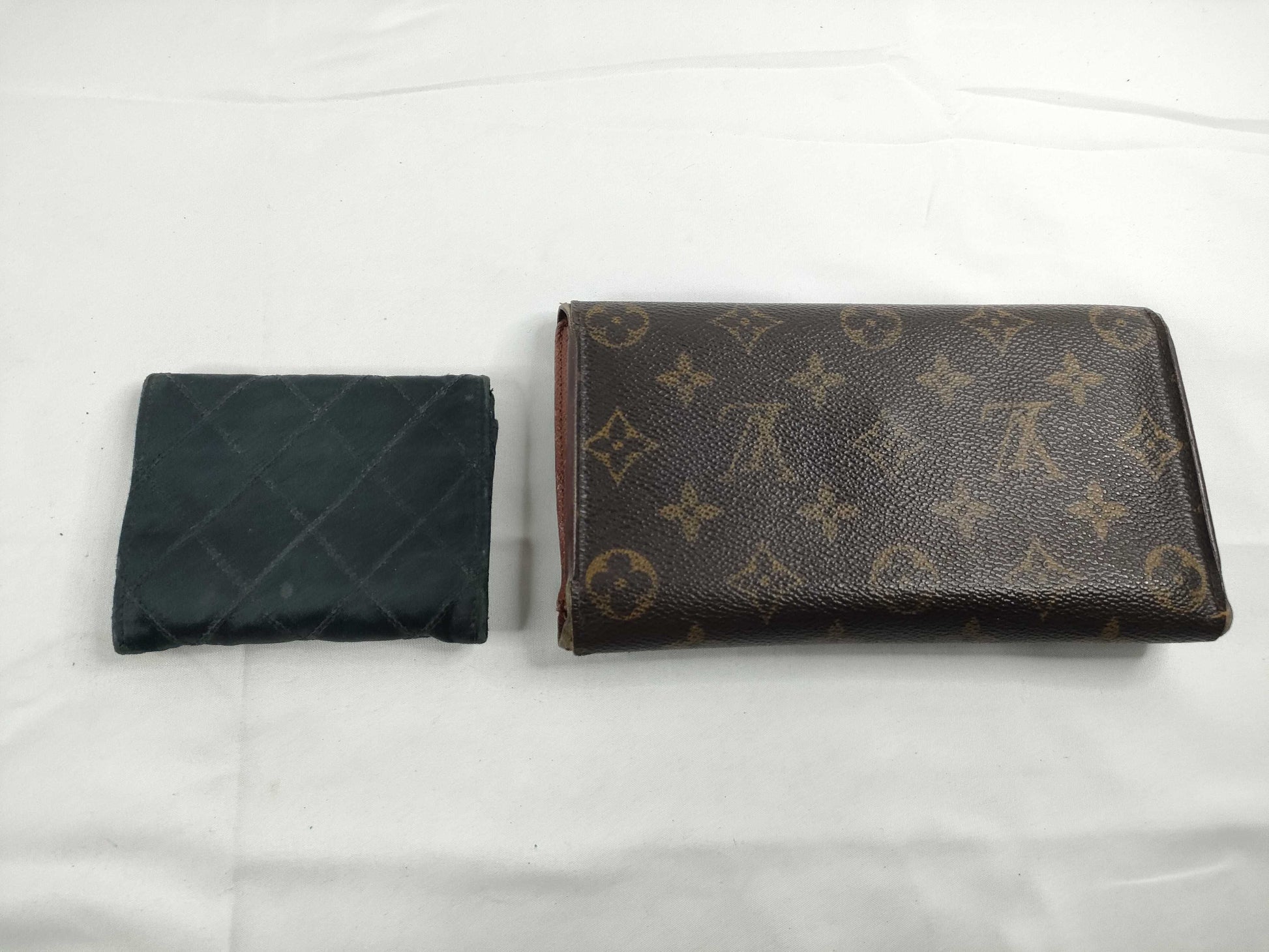 LOUIS VUITTON Monogram Wallet/Chanel Stone Wallet